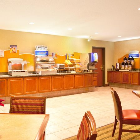 波旁坎卡基/布雷德利智选假日酒店 Bourbonnais 外观 照片